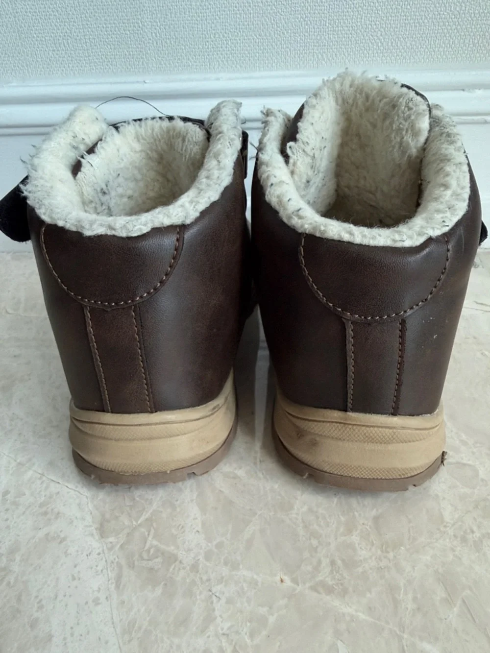 Boys Girls kids  brown winter short Boots Faux Fur rubber soles Size Big Kid 4